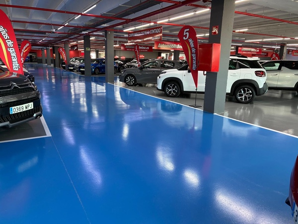 Realització de 3.800m2 de paviment a la 3a planta de l'empresa Mundiauto