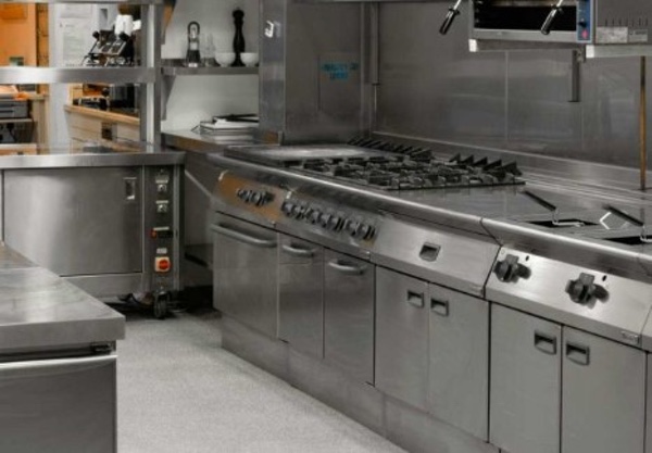 Pavimentos para Cocinas Industriales: Tipos, Requisitos y Mejores Opciones