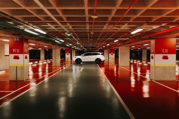 Rehabilitación de pavimentos para parkings: claves para una superficie segura y duradera