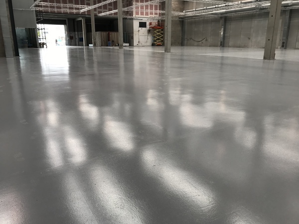 Aplicación de 2600m2 de pavimento en las instalaciones de Kennametal